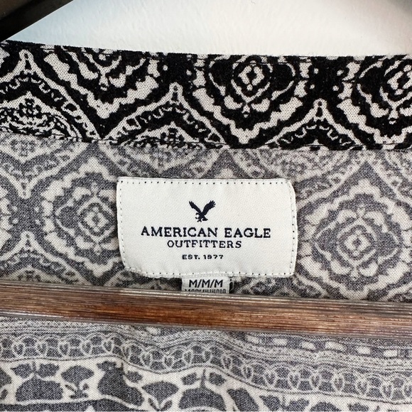 American Eagle Black and White Ikat Print Shrug - Picture 3 of 3